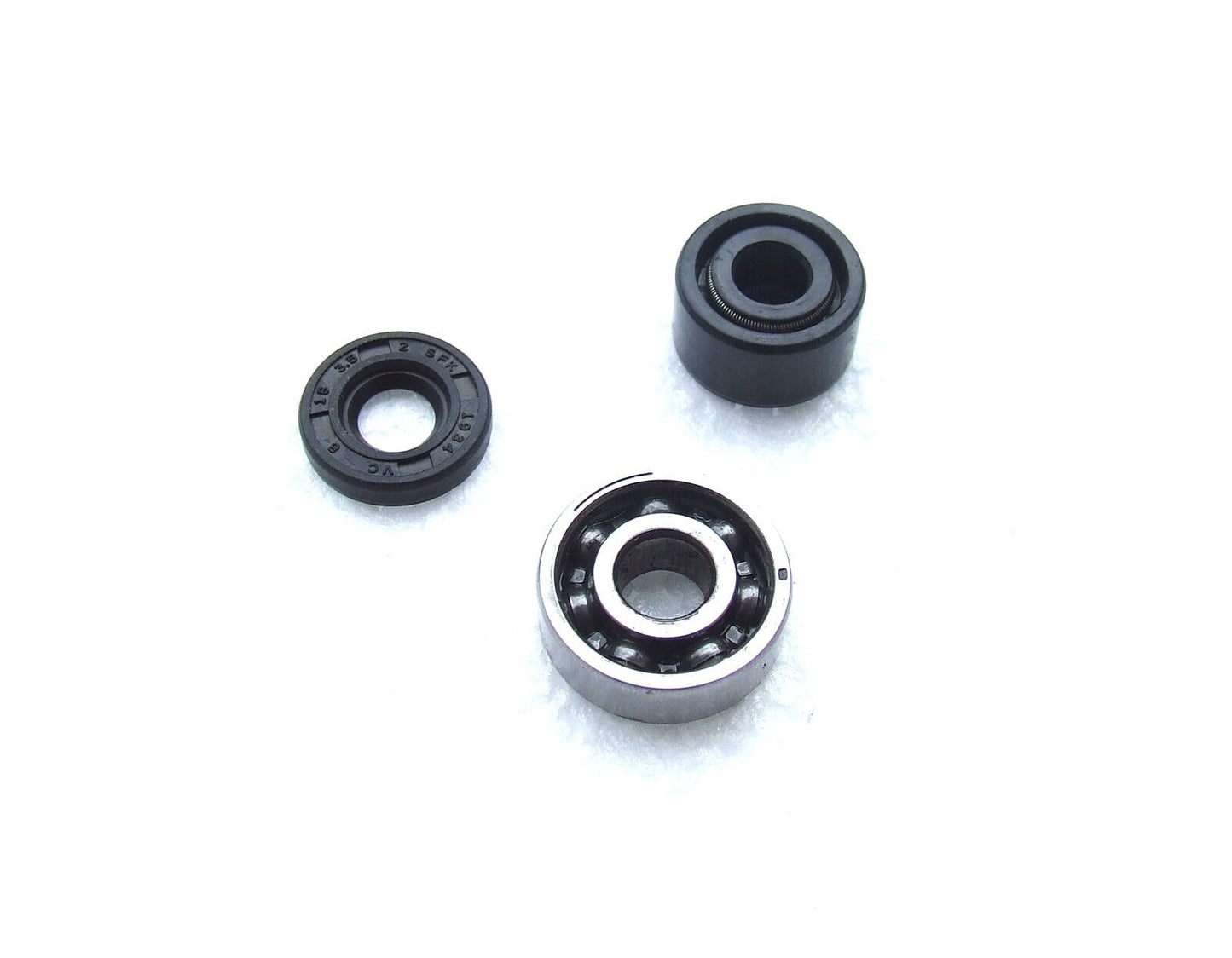 Kawasaki KX 125 (1991-2010) Pair of Engine Water Pump Seals AND Bearing